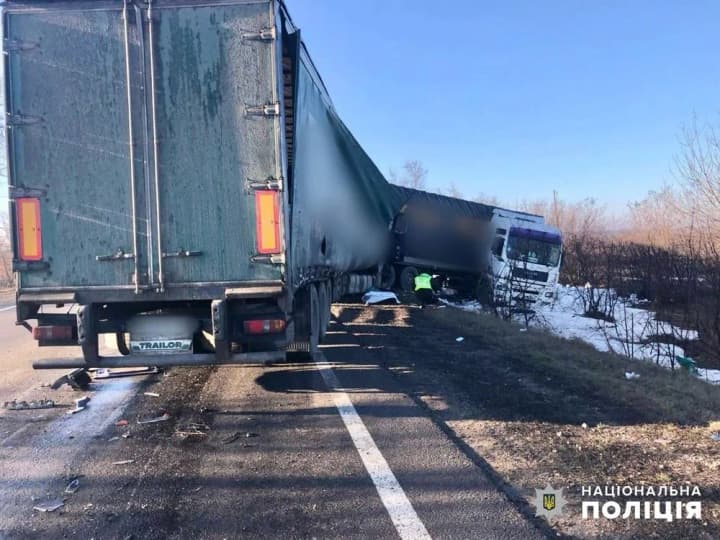 three-trucks-collide-on-the-odesa-reni-highway-traffic-is-hampered