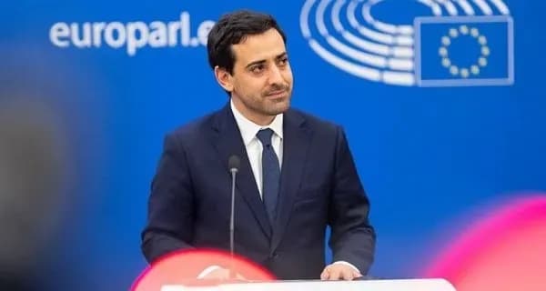 novii-glava-mid-frantsii-planiruet-posetit-kiev-smi