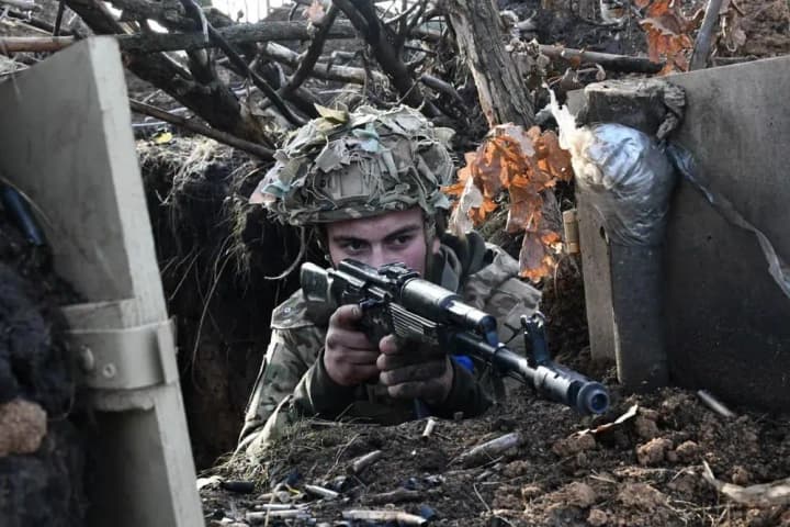 armiia-rf-na-orikhivskomu-napriamku-namahaietsia-peremistyty-osobovyi-sklad-na-shvydkisnykh-kvadrotsyklakh-tarnavskyi