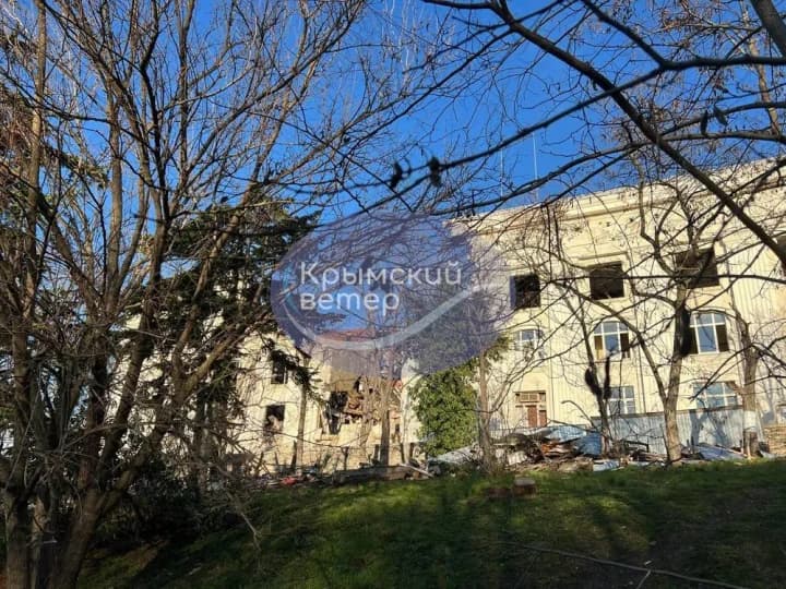 debris-and-broken-glass-everywhere-the-russians-have-not-yet-restored-the-building-of-the-russian-black-sea-fleet-headquarters-in-sevastopol