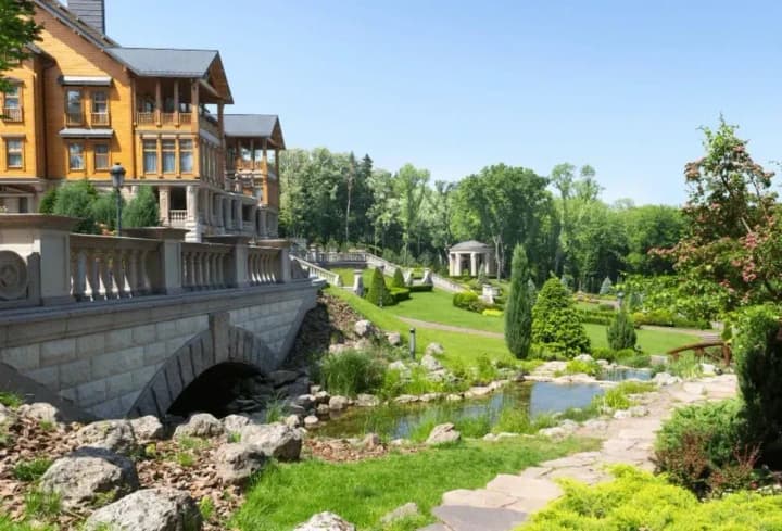 mezhigore-vozvrashchayut-v-polzovanie-gosudarstva-nachalsya-pervii-etap-proverka-imushchestva-parka-pamyatnika