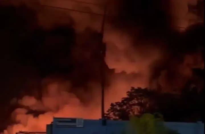 v-odesi-rosiiany-vluchyly-raketoiu-u-viddilennia-novoi-poshty