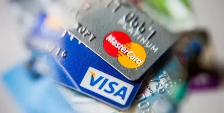 novi-obmezhennia-nbu-na-perekazy-za-kartkamy-ne-torknutsia-98percent-ukraintsiv-pyshnyi