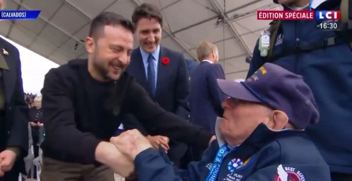 anniversary-of-the-normandy-landings-one-of-the-veterans-tried-to-kiss-zelenskys-hand