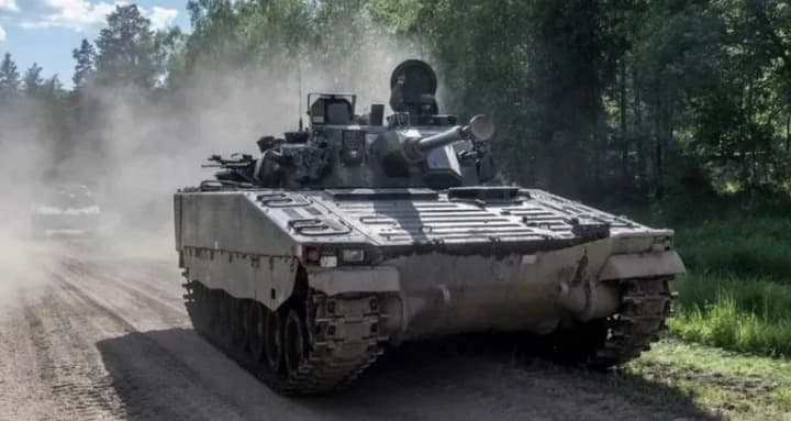 daniia-ta-niderlandy-vydilyly-400-milioniv-yevro-na-vyrobnytstvo-bmp-cv90-dlia-ukrainy