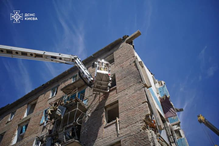 kilkist-postrazhdalykh-cherez-raketnu-ataku-rf-na-kyiv-zrosla-do-120