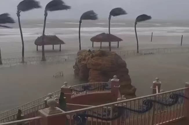 urahan-milton-obrushyvsia-na-florydu-vyklykavshy-tornado-i-vidkliuchennia-elektryky