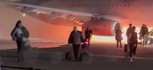 samolet-rossiiskoi-aviakompanii-zagorelsya-vo-vremya-posadki-v-aeroportu-antalii