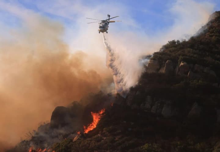 large-scale-fire-in-california-more-than-10000-evacuated