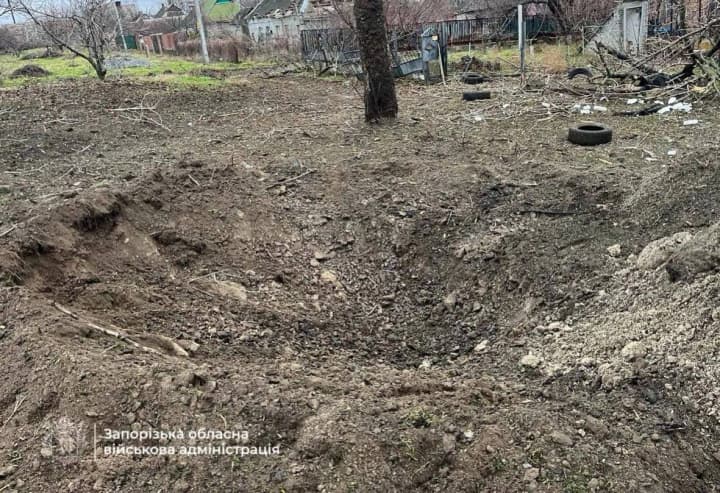 zaporizhzhia-enemy-attacked-stepnohirsk-two-rescuers-were-injured