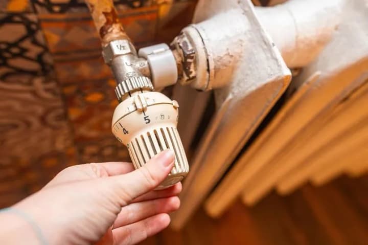 poland-to-impose-fines-for-saving-on-heating-in-apartment-buildings