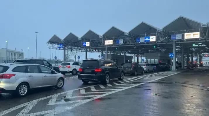 rekordnii-passazhiropotok-za-sutki-granitsu-peresekli-150-tisyach-ukraintsev