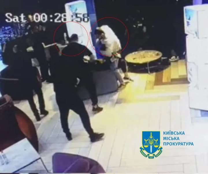 v-smertelnoi-drake-v-otele-na-stolichnom-pecherske-novie-podozrevaemie-chto-im-grozit