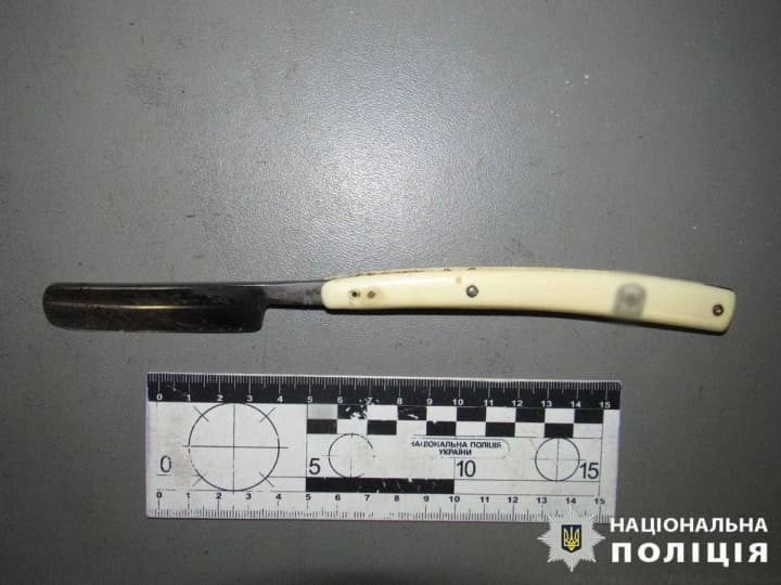 porezal-litso-parnya-iz-za-gromkoi-muziki-v-avtobuse-sud-otpravil-podozrevaemogo-pod-nochnoi-domashnii-arest