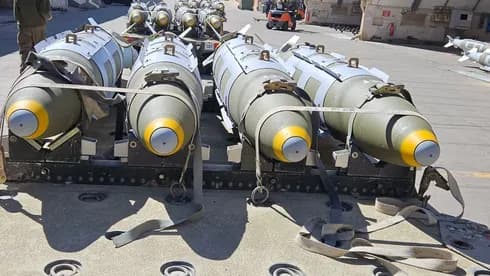 ssha-otpravili-2000-funtovie-bombi-v-izrail-posle-otmeni-zamorozki-trampom