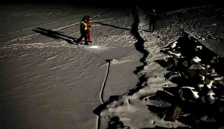 ice-trap-on-the-kyiv-reservoir-five-fishermen-were-in-danger-rescued-by-the-ses