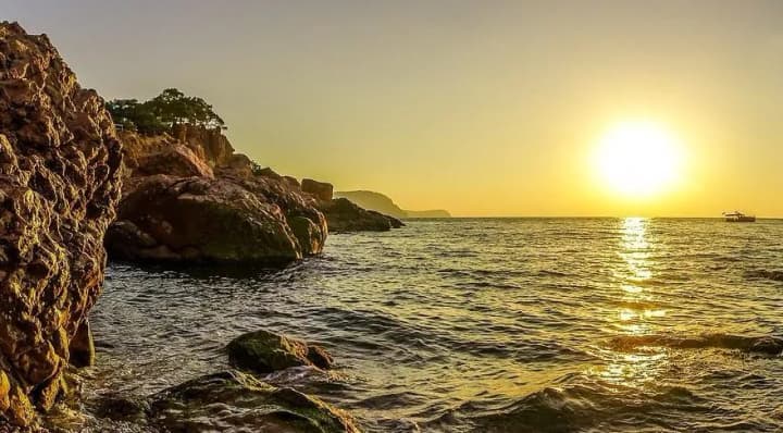 u-chornomu-ta-azovskomu-moriakh-vidsutni-vorozhi-korabli-rf