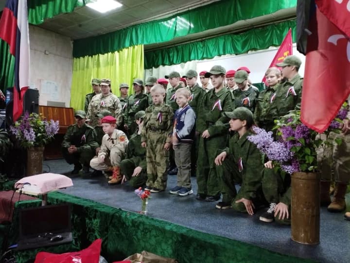 shantazh-sotsmerezhi-zaliakuvannia-yak-rosiia-verbuie-ukrainskykh-ditei