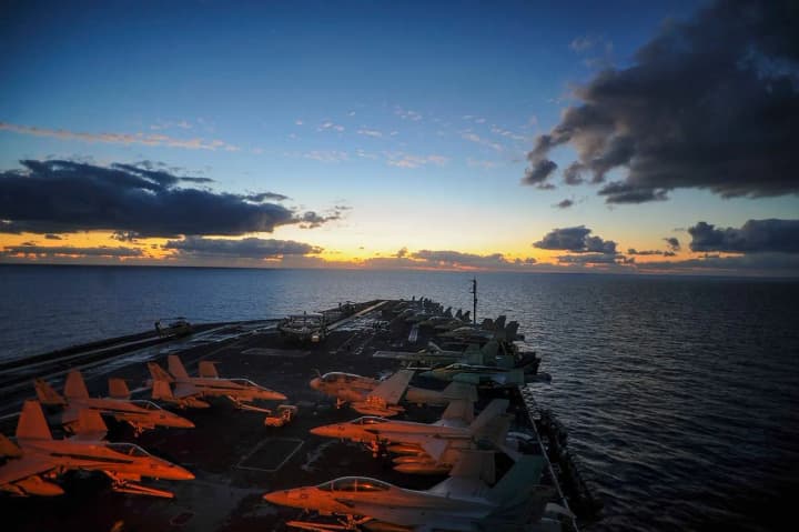 ssha-posyliuiut-viiskovu-prysutnist-na-blyzkomu-skhodi-reuters