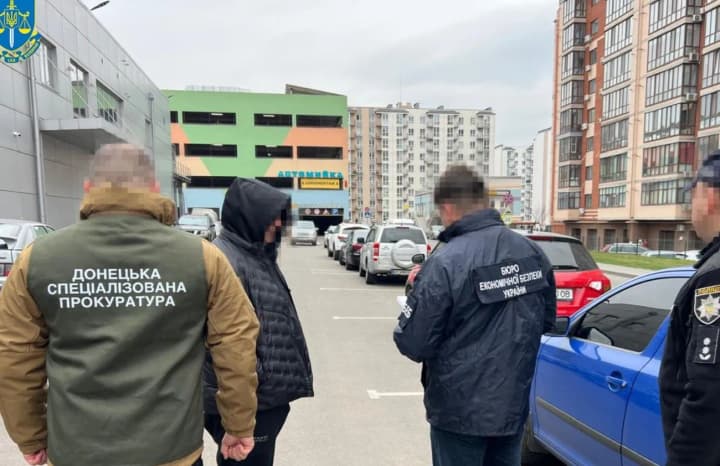 na-donechchyni-zastupnyka-komandyra-pidozriuiut-u-zaluchenni-viiskovykh-do-budivnytstva-vlasnoho-budynku-tryvaie-slidstvo