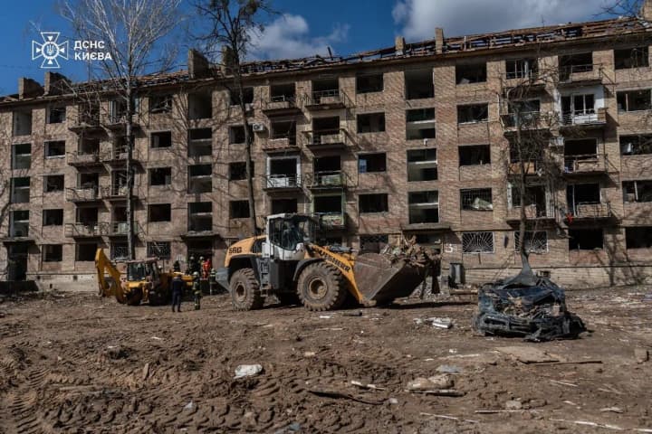 emergency-recovery-works-completed-in-kyiv-after-the-russian-strike-on-april-24