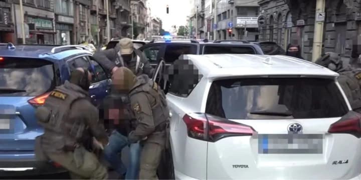 vidpovid-na-dii-sbu-v-uhorshchyni-zatrymaly-kolyshnoho-ukrainskoho-dyplomata-video