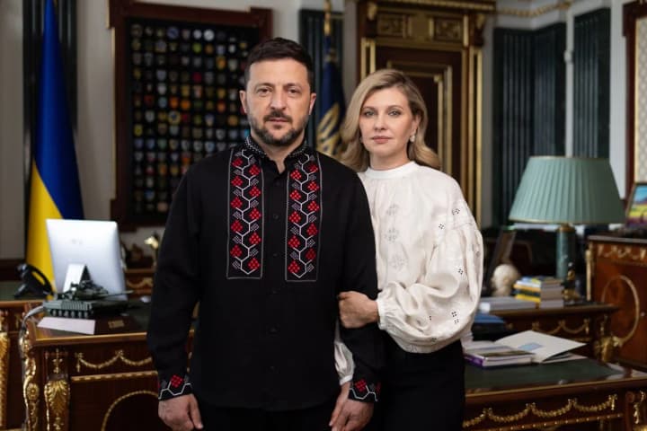 zelenskyi-pokazav-foto-z-druzhynoiu-u-vyshyvankakh