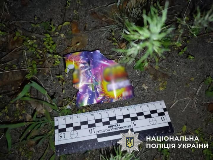 v-kieve-muzhchina-zapustil-salyut-iz-okna-v-komendantskii-chas-yemu-grozit-do-5-let-ogranicheniya-svobodi