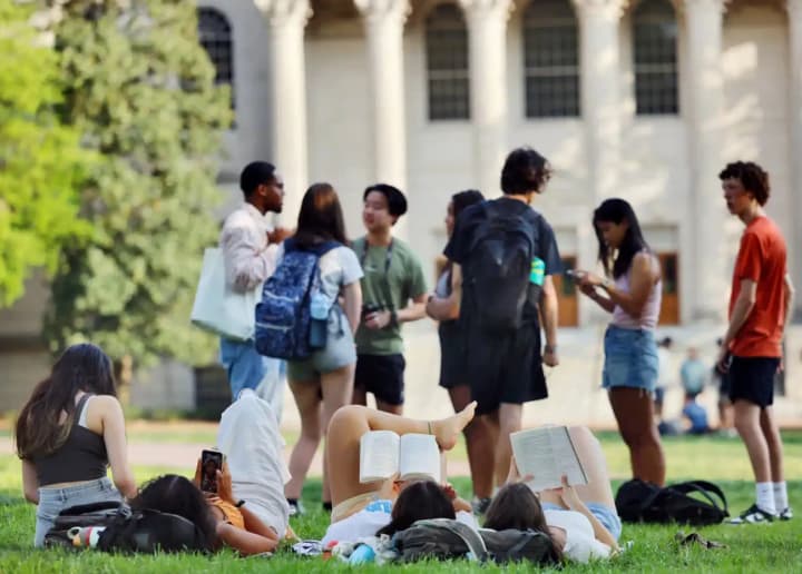 ssha-pryzupyniaiut-vydachu-studentskykh-viz-ta-rozshyryty-perevirku-sotsmerezh-zaiavnykiv