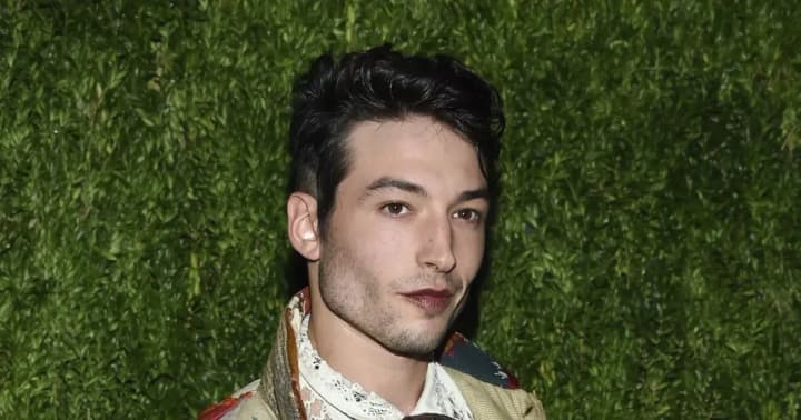 ezra-miller-hotuietsia-povernutys-u-kino-iz-novym-filmom-vid-linn-remzi