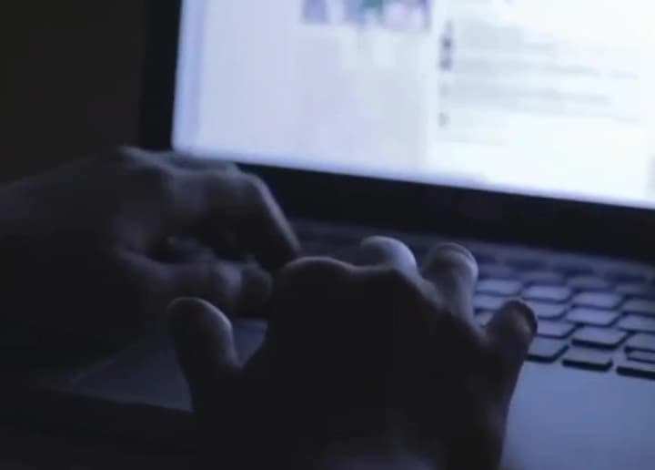 45-richnyi-florentiiets-pidozriuietsia-u-stvorenni-feikovykh-pornofoto-italiiskykh-politykiv