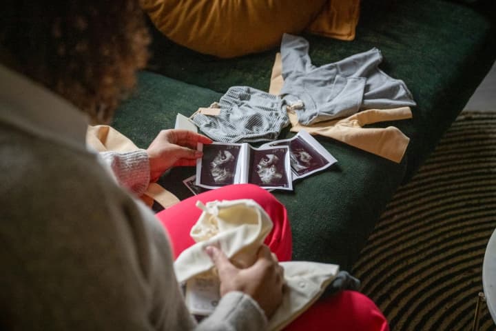 dopomoha-u-rozmiri-50-tysiach-hryven-ne-pidvyshchyt-bazhannia-maty-ditei-demohrafynia-poiasnyla-v-chomu-problema