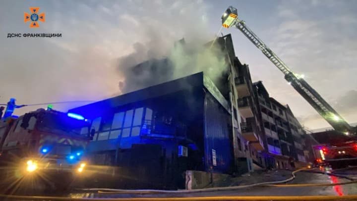 fire-at-a-hotel-in-bukovel-rescuers-extinguished-the-blaze