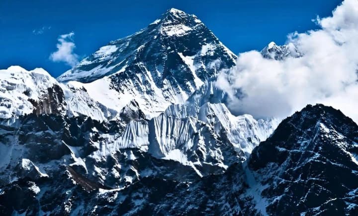 everest-uzhe-ne-samii-visokii-uchenie-nashli-gigantskie-strukturi-pod-zemlei-prevoskhodyashchie-yego-v-100-raz