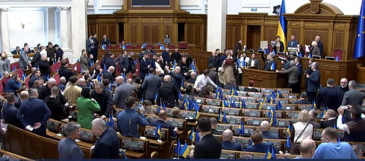 deputies-blocked-the-rostrum-in-the-verkhovna-rada-stefanchuk-announced-a-break