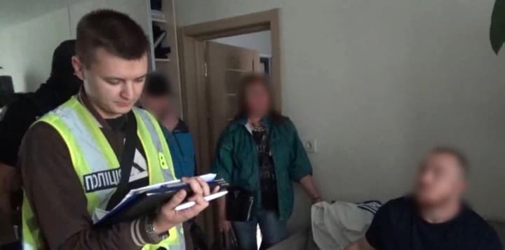 obduryv-13-liudei-obitsiaiuchy-zniaty-porchu-cherez-sotsmerezhi-u-kyievi-sudytymut-28-richnoho-psevdo-molfara