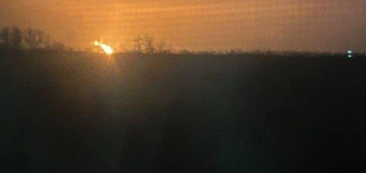 palalo-try-doby-bezpilotnyky-sbu-urazyly-terminal-zridzhenoho-hazu-v-rosiiskomu-portu-temriuk