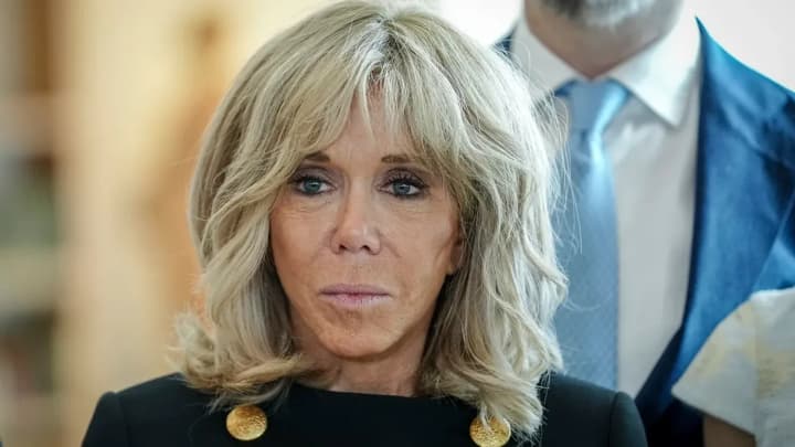 brizhit-makron-nazvala-feministok-glupimi-suchami-vizvav-vozmushchenie