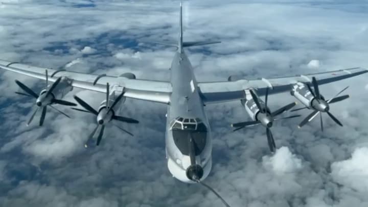 rosiiski-ta-kytaiski-bombarduvalnyky-zdiisnyly-spilne-patruliuvannia-bilia-yaponii-na-tli-zrostannia-napruzhenosti-mizh-tokio-ta-pekinom