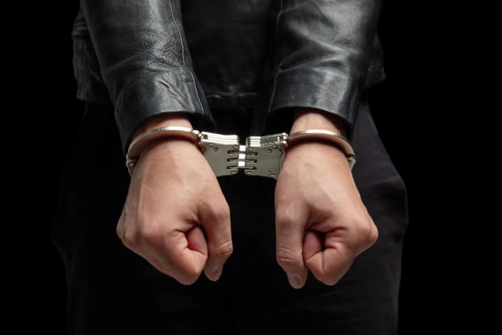 polshcha-zatrymala-rozshukuvanoho-ukrainoiu-rosiianyna-za-rozkopky-na-okupovanykh-terytoriiakh-ochikuie-zapyt-na-ekstradytsiiu