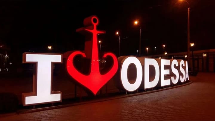 odesa-pid-vorozhoiu-atakoiu-infrastruktura-poshkodzhena-chastyna-mista-bez-svitla-ta-vody