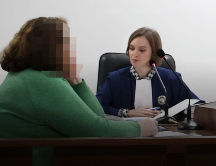 ne-vriatuvala-dytynu-vid-smertelnoho-pobyttia-vitchyma-na-zakarpatti-zhinku-zasudyly-na-5-rokiv-pozbavlennia-voli