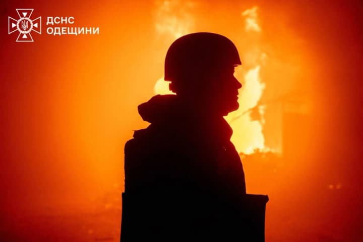 rf-vipustila-bolee-450-dronov-i-30-raket-bez-sveta-tisyachi-v-7-oblastyakh-zelenskii-otreagiroval-na-nochnuyu-rossiiskuyu-ataku