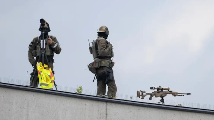 vo-vremya-vizita-zelenskogo-v-berline-ustanovlen-uroven-bezopasnosti-0-samii-visokii-chto-oznachaet-ozhidanie-napadenii-ili-pokusheniya