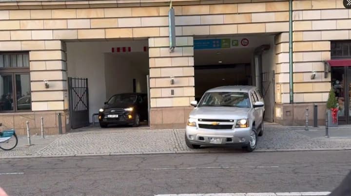 vitkoff-i-kushner-pokinuli-kantselyariyu-mertsa-i-otpravilis-na-vstrechu-s-zelenskim