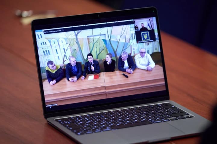 zelenskyi-pospilkuvavsia-zi-zvilnenymy-biloruskymy-politviazniamy