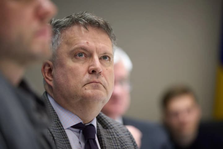 rasprostranyaemie-v-presse-teorii-zagovora-lozhni-kislitsa-raskril-detali-peregovorov-s-poslannikami-trampa