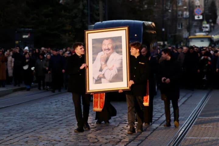 stepan-higas-funeral-in-lviv-thousands-of-people-came-to-bid-farewell-to-the-peoples-artist-of-ukraine