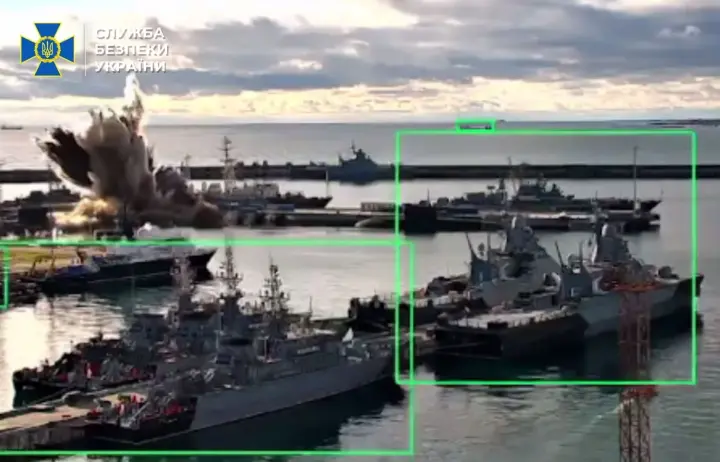 ukrainian-sub-sea-baby-drones-hit-russian-submarine-in-novorossiysk-for-the-first-time-in-history