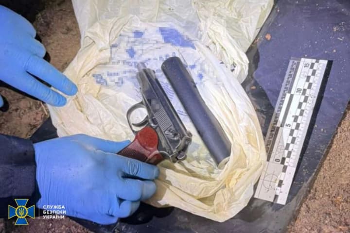 the-sbu-showed-the-makarov-pistol-with-which-the-killer-assassinated-andriy-parubiy